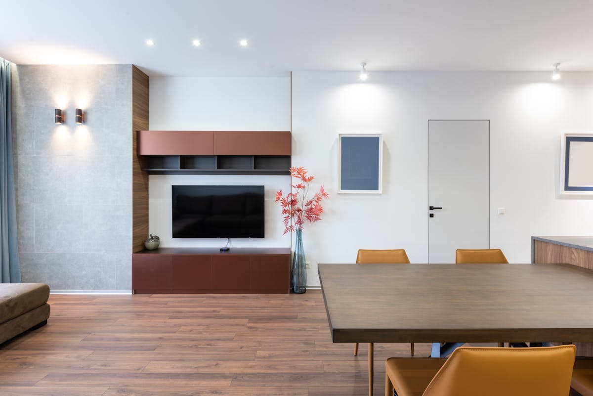 Cocina organizada con sistema de almacenamiento optimizado